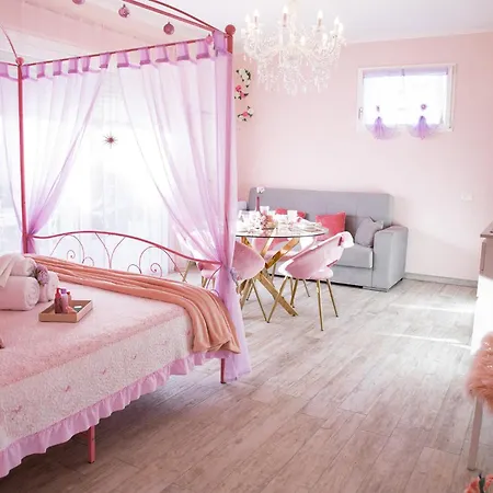 Tinmar Barbie House Holiday home